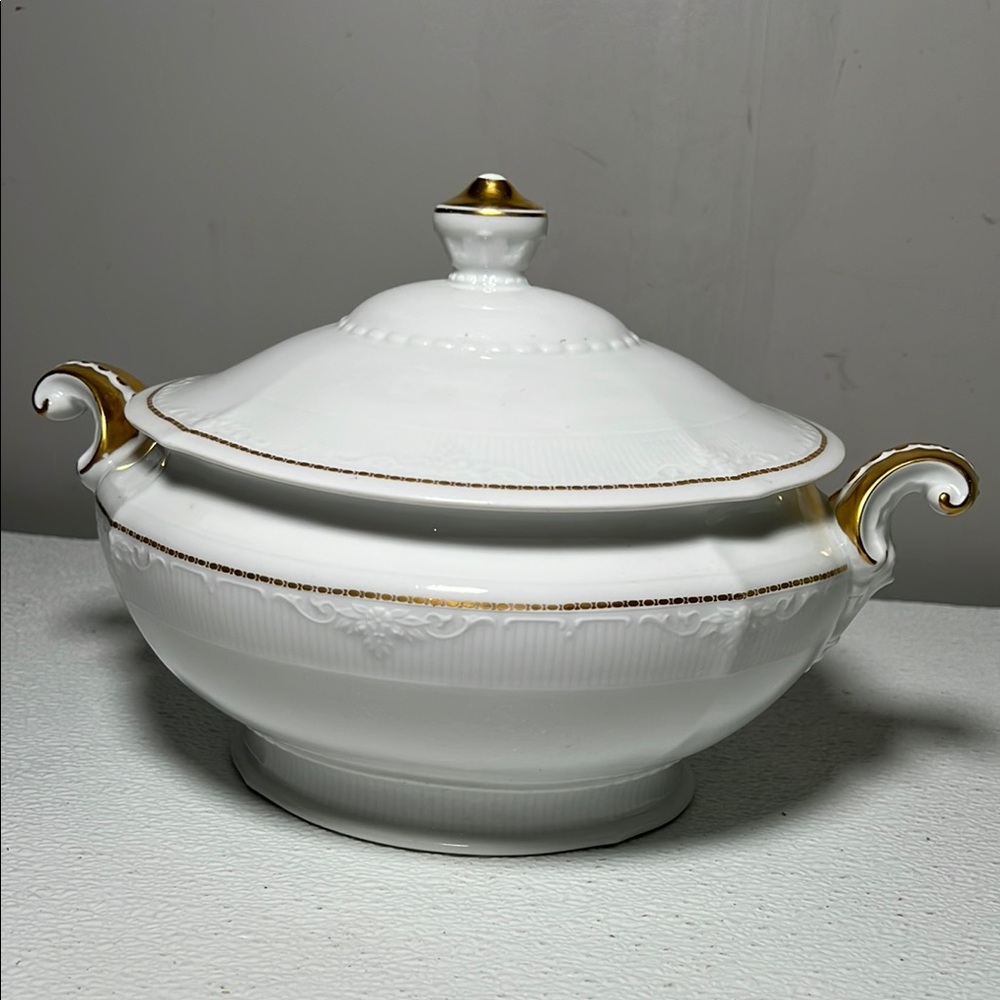 Krautheim Selb Bavaria Elegant White and Gold Trim Soup Tureen Vintage Rare